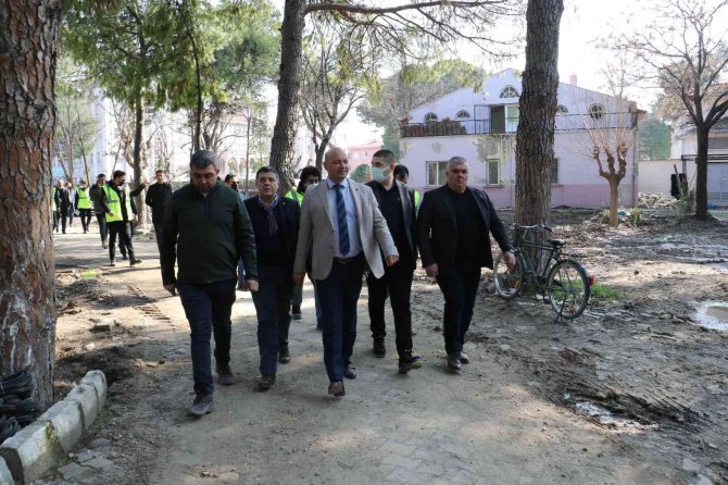 Akhisar Kültürpark’ta Yenileme Çalışmaları Sürüyor