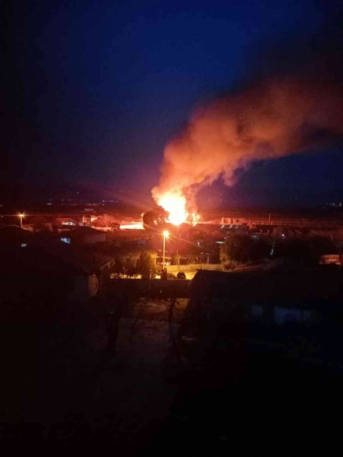 Bunalıma Giren Adam Evini Yaktı