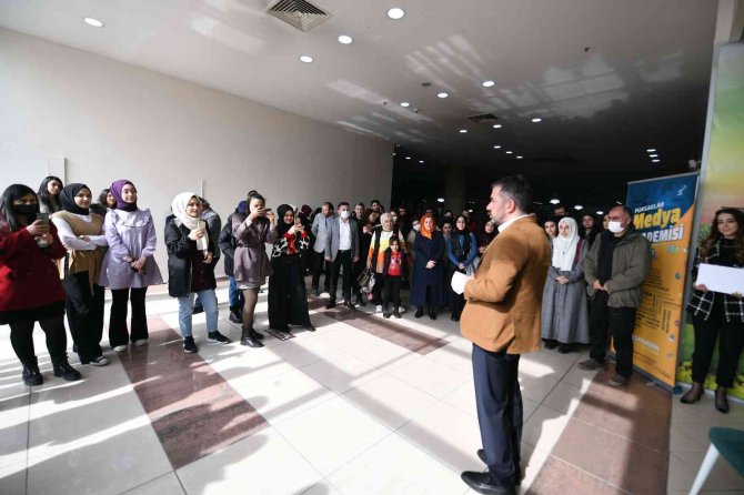Pursaklar Belediyesi Medya Akademisi İlk Mezunlarını Verdi