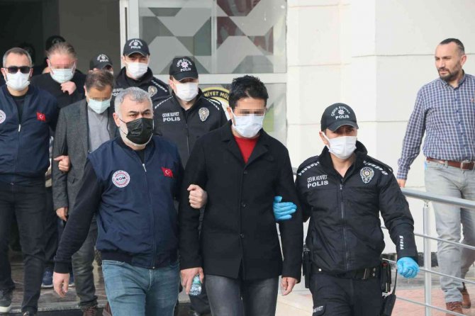 Mersin’de Fetö Şüphelisi 12 Kişi Adliyeye Sevk Edildi