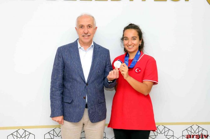 Miray, Mersin’i Yine Gururlandırdı
