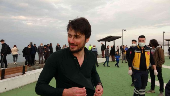 Ordu’da Yamaç Paraşütçüsü Eğitim Sırasında Denize Düştü