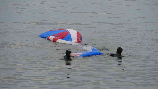 Ordu’da Yamaç Paraşütçüsü Eğitim Sırasında Denize Düştü