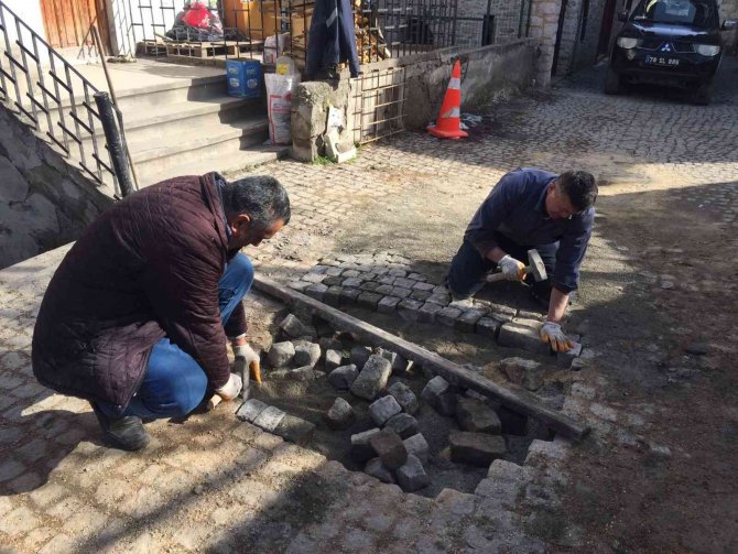 Safranbolu Belediyesi Kaldırım Ve Yolları Onarıyor