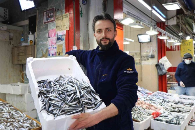 Balık Vatandaşa Pahalı Satıcısına Ucuz Geldi