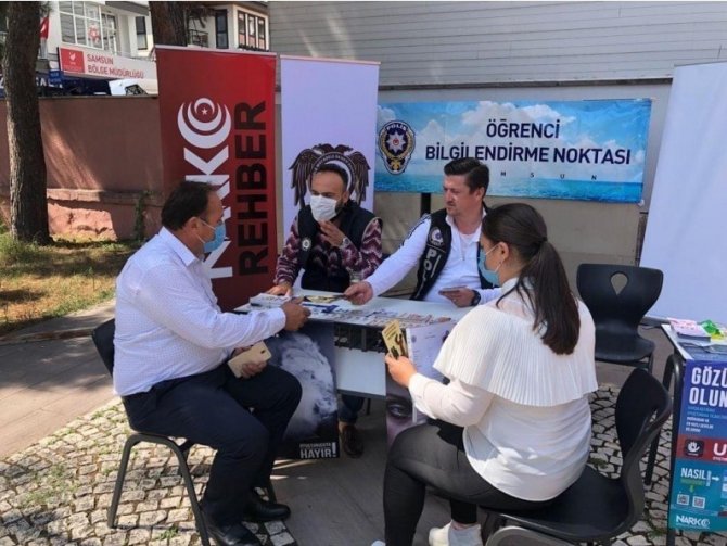 Binlerce Anneye “En İ̇yi Narkotik Polisi Anne” Eğitimi