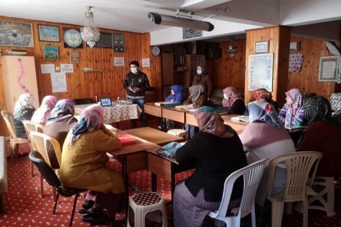 Binlerce Anneye “En İ̇yi Narkotik Polisi Anne” Eğitimi