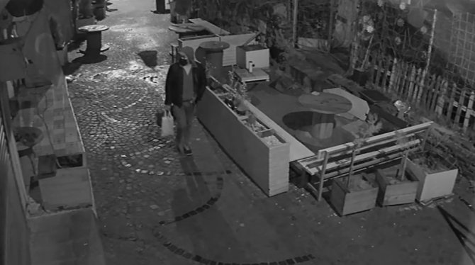 Saniyeler İçinde Bulduğu Her Şeyi Çaldı, Ustalar Çalışamaz Hale Geldi