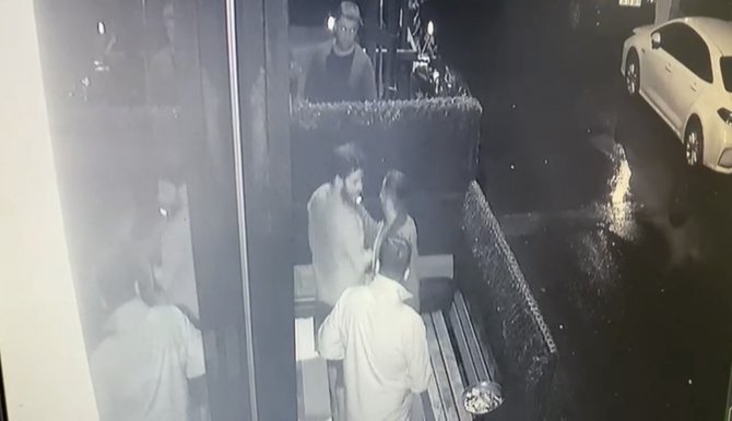 İ̇stanbul’da Silahlı Kat Çıkma Kavgası Kamerada: 1’i Polis 2 Yaralı