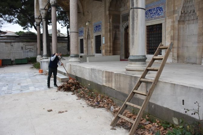 Şehzadeler Belediyesi’nden Muradiye Camisi’nde Hummalı Çalışma