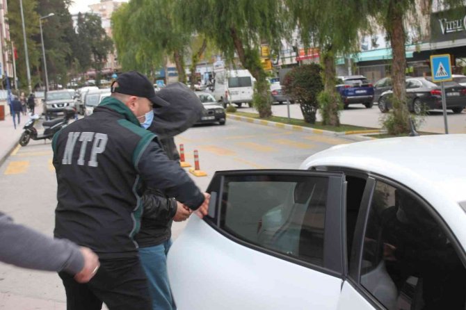 Ses Siteminde Saklı Bulunan 3 Kilo Uyuşturucu Ele Geçirildi