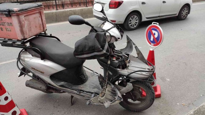 Sultangazi’de İşe Başladığı Gün Kaza Yapan Motokuryenin Bacağı Kırıldı