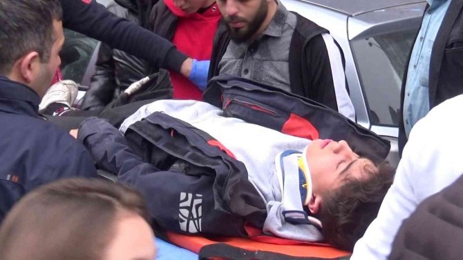Sultangazi’de İşe Başladığı Gün Kaza Yapan Motokuryenin Bacağı Kırıldı