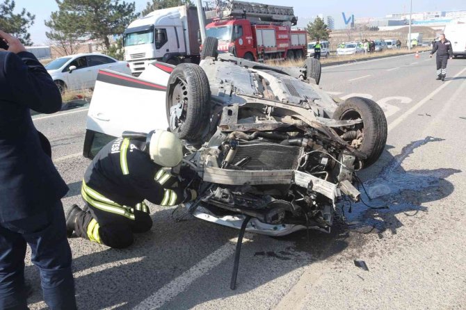 Takla Atan Otomobil Karşı Şeride Geçti: 1 Yaralı