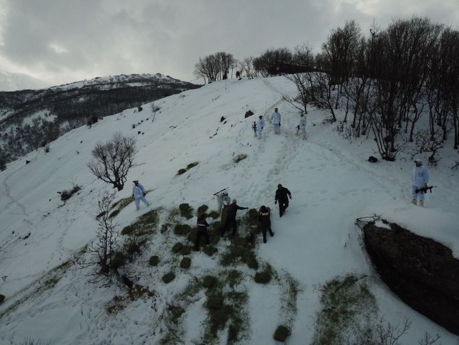Komandolar Yaban Hayvanlarını Unutmadı, Doğaya Yem Bıraktı