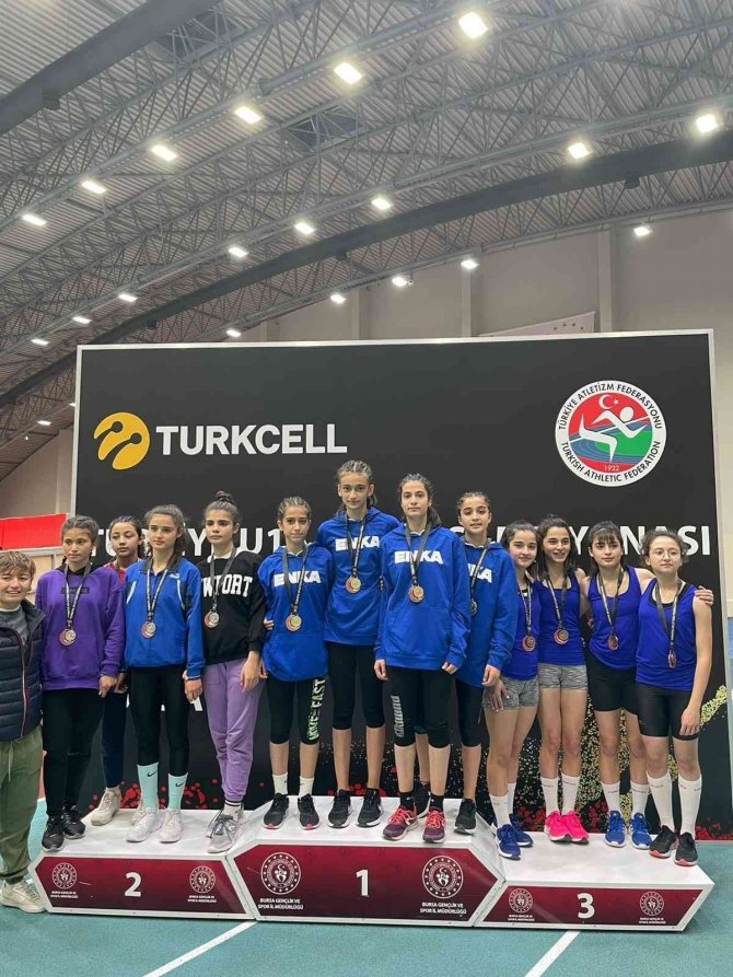 Kayseri Atletler Madalyalarla Döndü