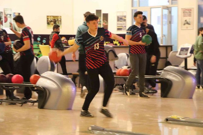 Türkiye’nin En Büyük Bowling Salonunda Şampiyona Heyecanı