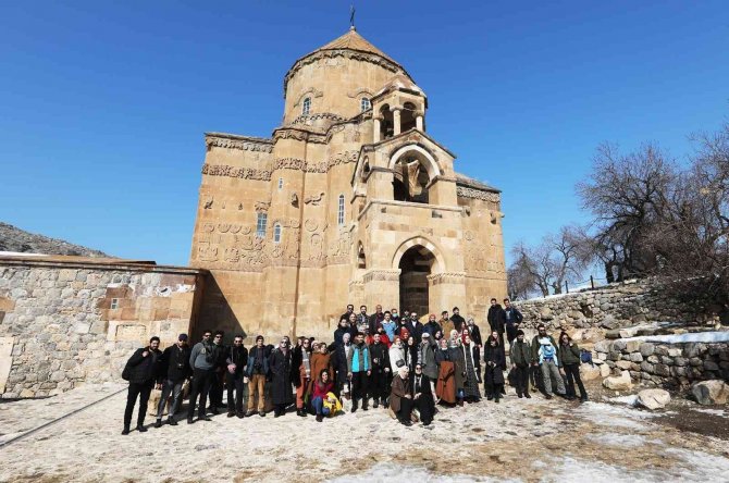 Güzel Havayı Fırsat Bilen Vatandaşlardan Yürüyüş Ve Fotoğraf Etkinliğine Yoğun İlgi