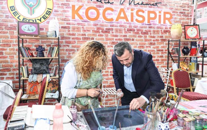 Başkan Kocaispir, Fuarda Lale Figürlü Ebru Yaptı