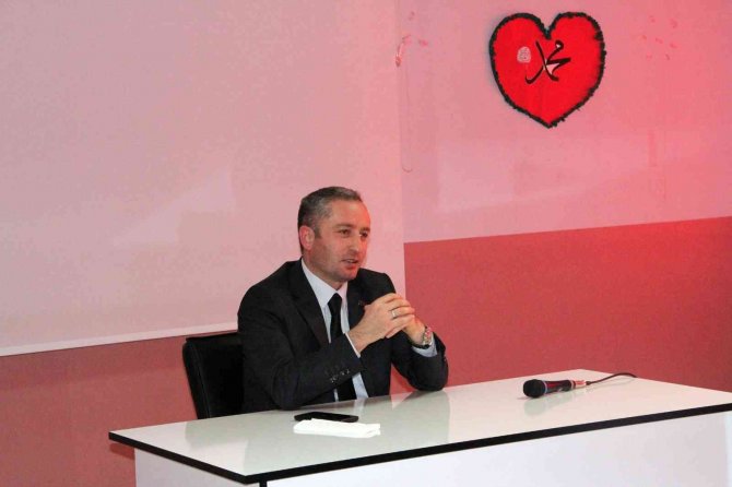 Ağrı Milli Eğitim Müdürü Kökrek, Başarılı Hafız Öğrencilere Tablet Hediye Etti