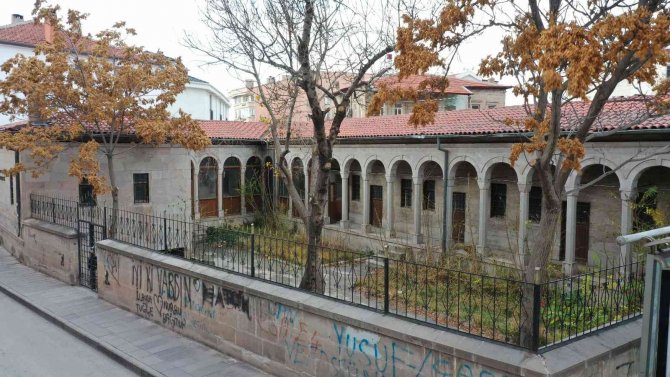 Aksaray Belediyesi Bedriye Medresesini Restore Ediyor