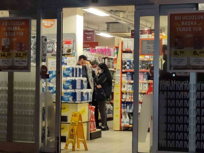 Antalya’da Zincir Market Şubesinde Cerrahi Maskeli Silahlı Soygun