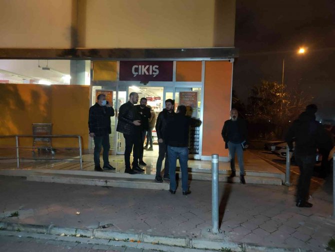 Antalya’da Zincir Market Şubesinde Cerrahi Maskeli Silahlı Soygun