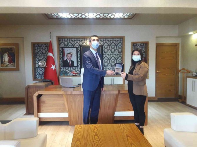 Elmalı’da 5 Yıl İçerisinde Ceza Almayan Sürücülere Jandarmadan Plaket