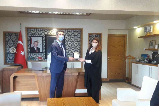 Elmalı’da 5 Yıl İçerisinde Ceza Almayan Sürücülere Jandarmadan Plaket