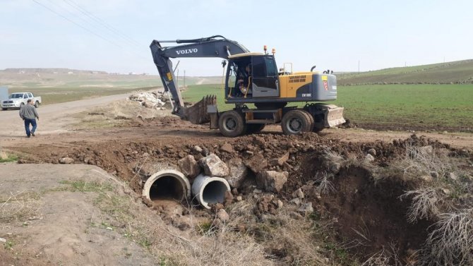 Diyarbakır’da Kırsal Mahallenin İçerisinden Geçen Dere Islah Ediliyor