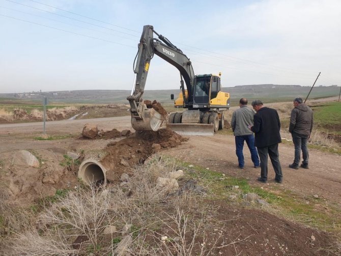 Diyarbakır’da Kırsal Mahallenin İçerisinden Geçen Dere Islah Ediliyor