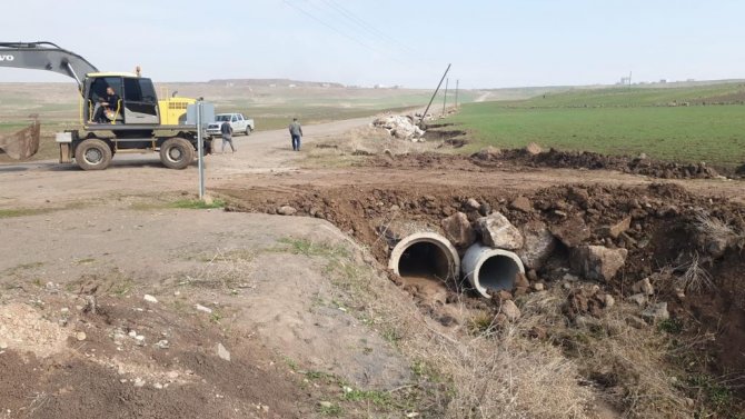 Diyarbakır’da Kırsal Mahallenin İçerisinden Geçen Dere Islah Ediliyor