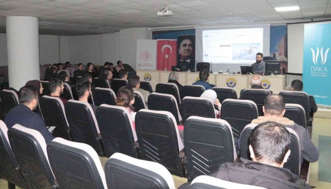 Bitlis’te Gazetecilere “İ̇ha-1 Ticari Uçuş Eğitimi” Verildi
