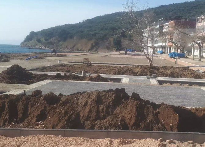 Karşıyaka Ve İ̇lhan Güzelleşiyor