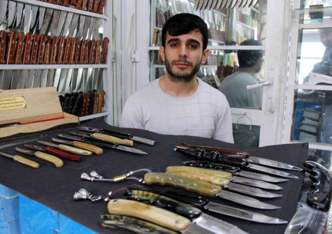 Asırlık Kültürün Önünü Kestiği Söylenmişti, Kendini Böyle Savundu