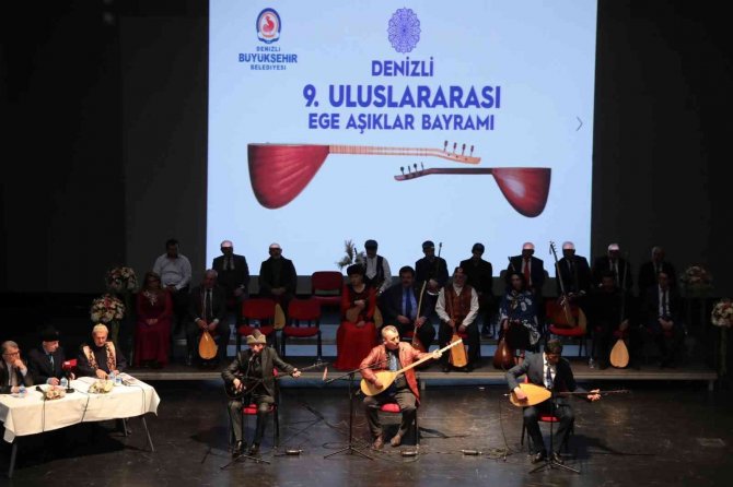 Aşıklar Denizlililer İçin Çalıp Söyledi