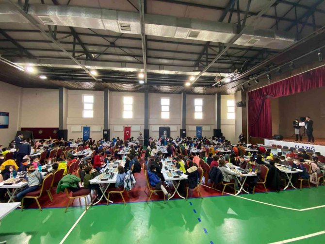 Elazığ’da 480 Sporcunun Katılımıyla Satranç Turnuvası Başladı