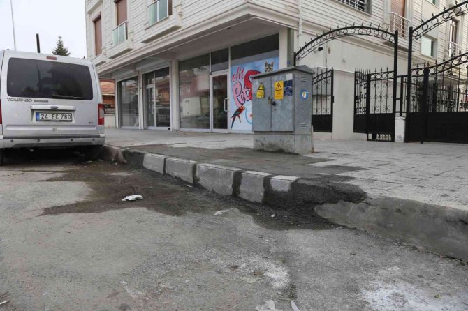 Kış Sezonunda Tahrip Olan Kaldırım Ve Yollarda Tadilat Çalışmalarını Başladı