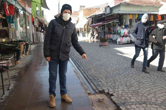 Yıllardır Pis Kokuyla Mücadele Ediyorlar