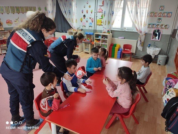Jandarma Ekipleri Öğrencileri Bilgilendirdi