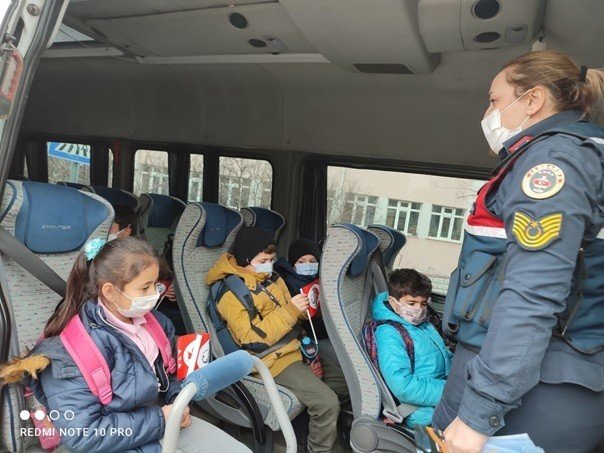 Jandarma Ekipleri Öğrencileri Bilgilendirdi