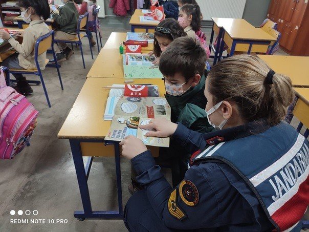Jandarma Ekipleri Öğrencileri Bilgilendirdi