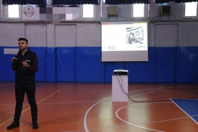 Okullarda Siber Suçlarla Mücadele Semineri Verildi