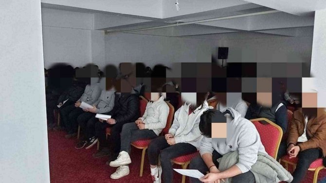 Trafik Polislerinden Öğrencilere Eğitim