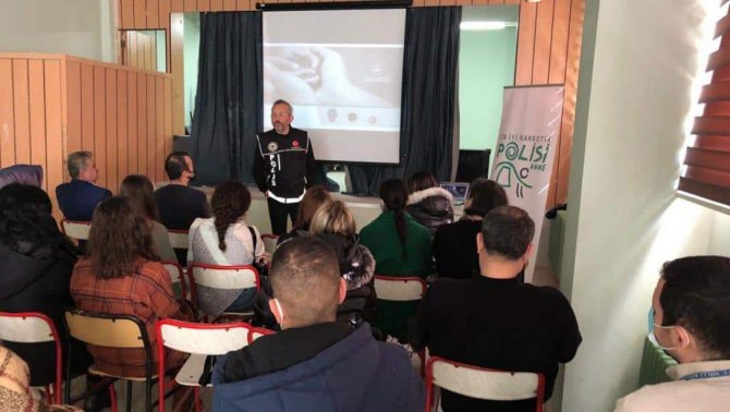 En İyi Narkotik Polisi Anne Projesinde Öğretmen Eğitimleri Başladı