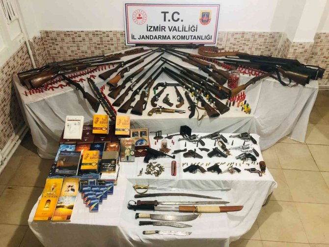 Fetö Şüphelisinin Evinden Casus Tabancası Çıktı