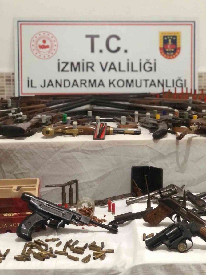 Fetö Şüphelisinin Evinden Casus Tabancası Çıktı