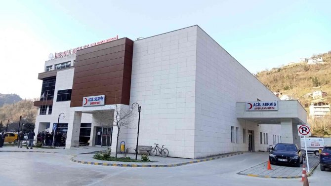 Otomobil, Deniz Kenarına Uçuruma Yuvarlandı: 1 Ölü, 2 Yaralı