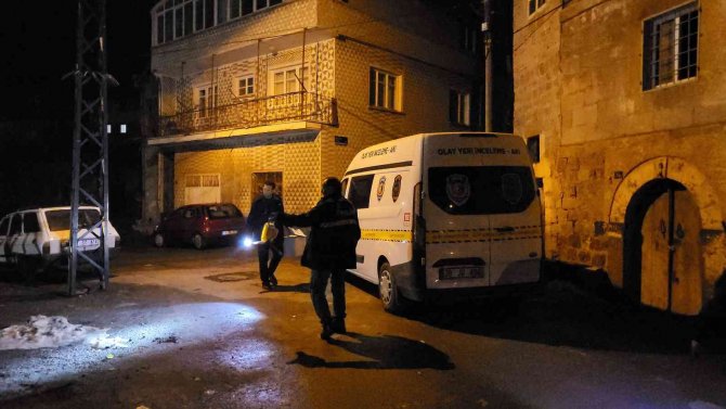 İ̇ki Grup Arasında Kavga Çıktı, Markete Giderken Vuruldu