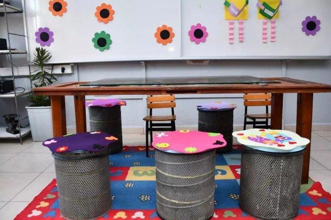 Bu Kütüphane Atık Malzemelerden Kuruldu